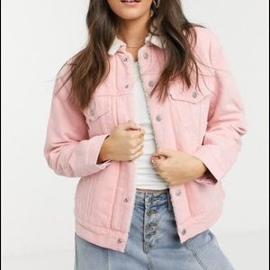 Levi’s Ex-boyfriend Sherpa Trucker Denim Jacket in Pink